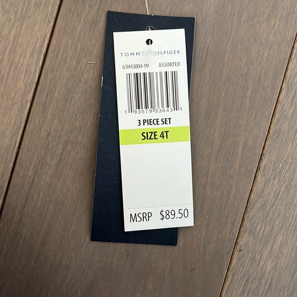 Tommy Hilfiger outfit size 4T NWT - Picture 2 of 3